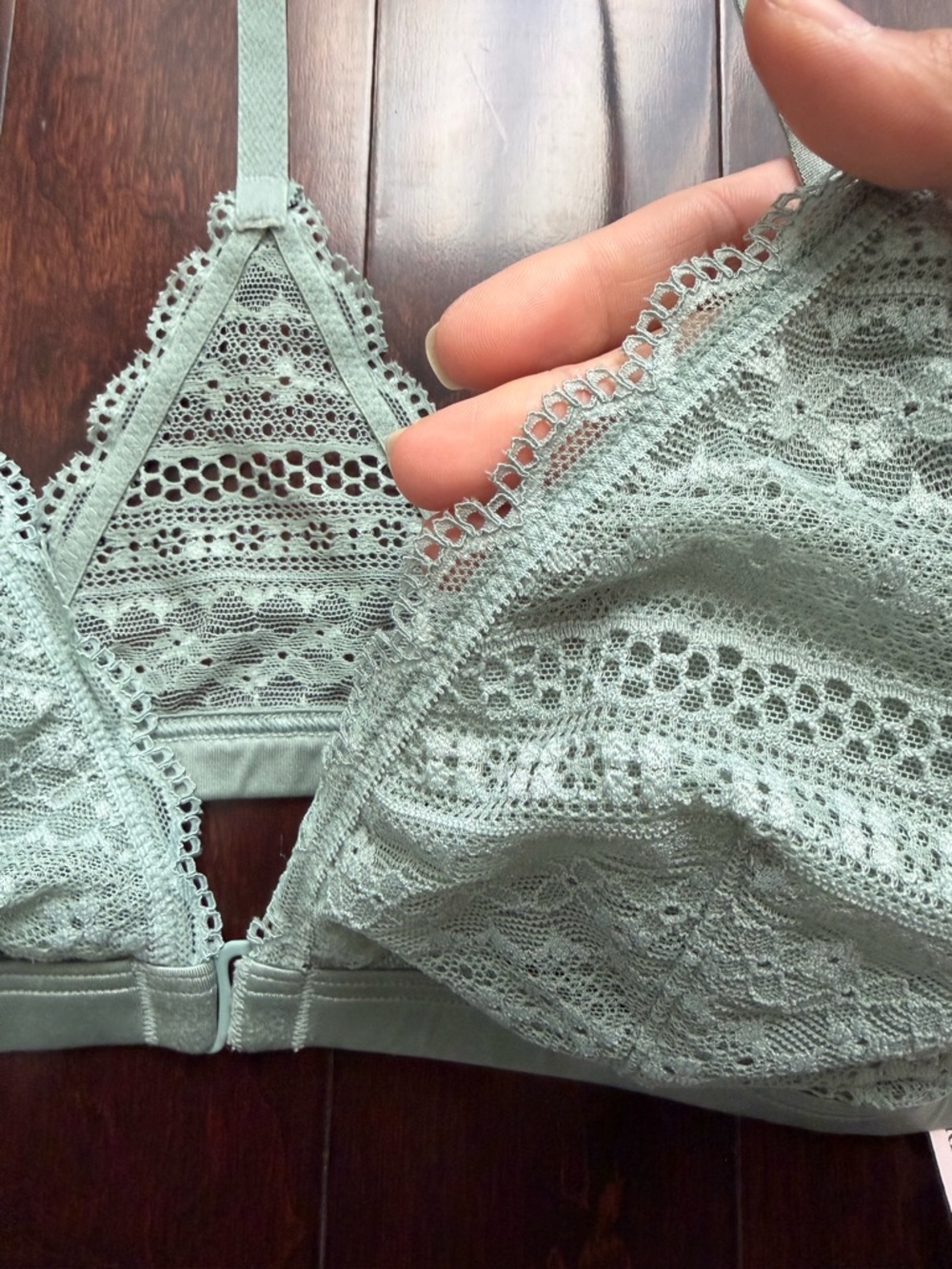 Victoria's Secret Women's Lace Bralette Size L Front Closure Green Bra Lingerie - Picture 2 of 9
